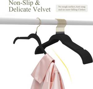 Cintres en velours noir antidérapants, durables, fins, gain de place, cintres en feutre avec rotation à 360° dorée ° Crochet pivotant pour manteaux - Product Image 3
