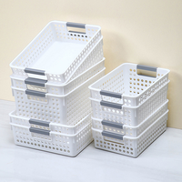 Petit panier de rangement rectangulaire en plastique pour une organisation efficace et une utilisation de l'espace