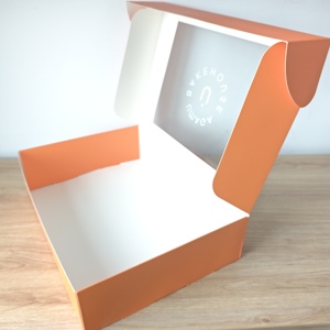 Caja para Pastel Naranja Grande con Logotipo Personalizado de Seguridad Alimentaria, con Ventana Transparente de PVC en la Parte Superior - Product Image 4