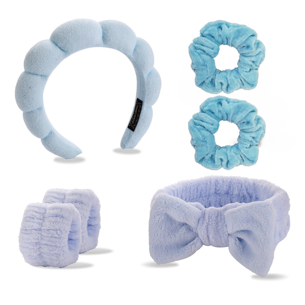 Ensemble de 6 élastiques à cheveux en velours bleu ciel - emballage individuel.