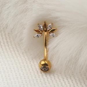 Anneau de nombril en titane doré ASTM F136 avec CZ, filetage interne, fleur à cinq pétales, bijoux de piercing pour le nombril - Product Image 4