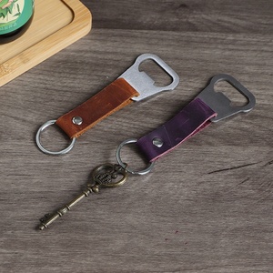 Porte-clés personnalisé en cuir avec ouvre-bouteille de bière - Product Image 2