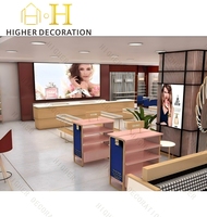 Solution de conception de boutique de parfums sur mesure, incluant des vitrines, des étagères et une planification de magasin de parfums de boutique.