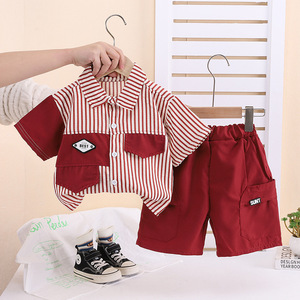 Set Estivo per Ragazzi con Camicia <span class=keywords><strong>a</strong></span> Maniche Corte <span class=keywords><strong>a</strong></span> Righe e Pantaloncini Stile Cargo, Completo 2 Pezzi, Abbigliamento Casual per Bambini, Vendita all'Ingrosso - Product Image 4