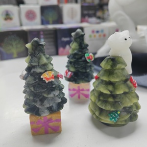 ขายส่งต้นคริสต์มาสแกะสลักหยกซิ่วหยานสุดหรูหรา ของตกแต่งคริสต์มาสคริสตัล DIY ของขวัญบำบัดรักษาสำหรับเทศกาลคริสต์มาส - Product Image 1