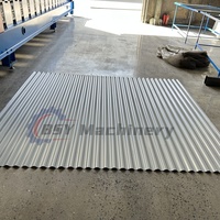 Máquina de Conformado de Láminas Corrugadas de Acero Galvanizado para Techos Ondulados, con Estructura de Soporte Industrial Resistente y Accionamiento por Caja de Engranajes