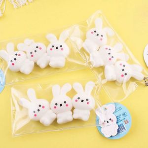 Figuras de Animales Pequeños de TPR, Diseño Creativo de Rana, Patito Amarillo, Osito y Conejito, Venta al Por Mayor - Product Image 5