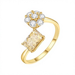 Anillo de Compromiso y Boda de Lujo en Oro Sólido de 18K con Corte Esmeralda Clásico, Engaste de Puntas, Diamante Amarillo de Un Quilate Cultivado en Laboratorio con Certificación IGI - Product Image 3