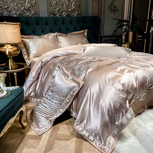 Edredón de satén plegado de 4 piezas de estilo clásico de corte personalizado juegos de cama de lujo para el hogar del hotel - Product Image 2