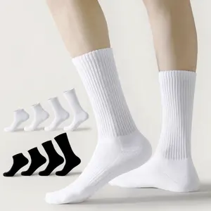 Hochwertige Jacquard gestrickte Brief Großhandel Crew Baumwoll socken Sport benutzer definierte Socken Männer
