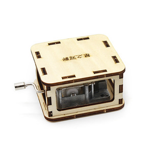 Caja de música de madera con manivela, juguete educativo DIY para niños de 8 a 13 años, kit de ciencia STEAM unisex - Product Image 1