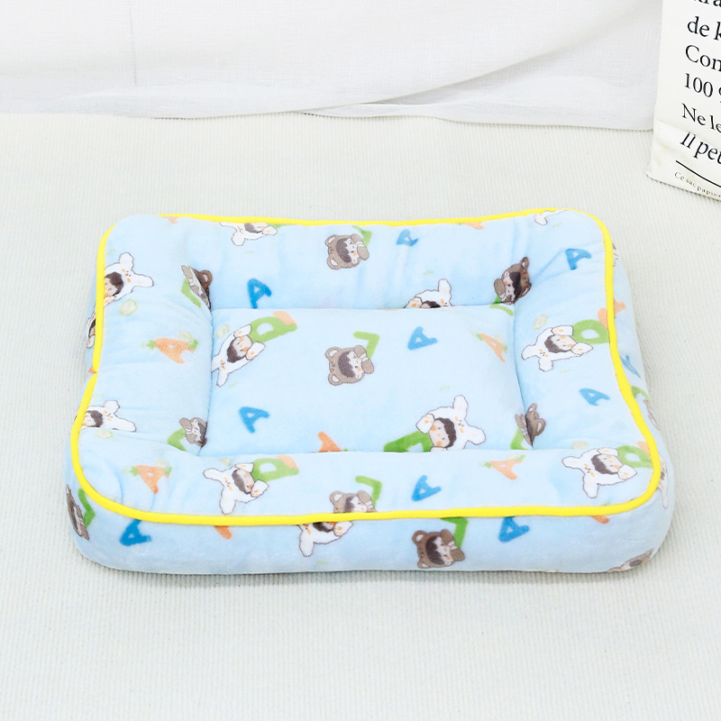 Flannel-edged tofu mat - blue letter doll design