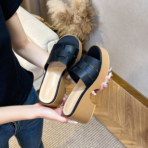 Nouvelles sandales d'été et d'automne 2026 confortables et légères en cuir véritable à bout ouvert pour femmes, pantoufles d'extérieur à talon épais – Direct Usine - Product Image 4