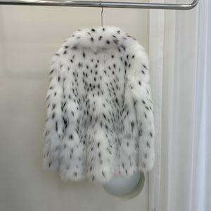 Nuova Giacca Invernale alla Moda in Vera Pelliccia di Volpe da <span class=keywords><strong>Donna</strong></span> con Stampa Leopardata Bianca e Nera - Product Image 3