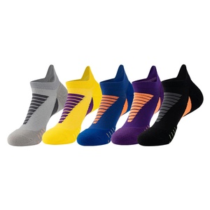 Calcetines Deportivos Personalizados al por Mayor para las Cuatro Estaciones, con Base Acolchada, para Ocio, Deportes al Aire Libre, Correr, Fútbol, Baloncesto - Product Image 1