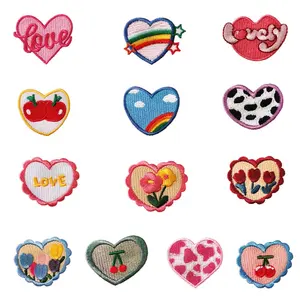 Оптовая продажа, нашивки и значки для одежды с 3D-логотипом в форме сердца
