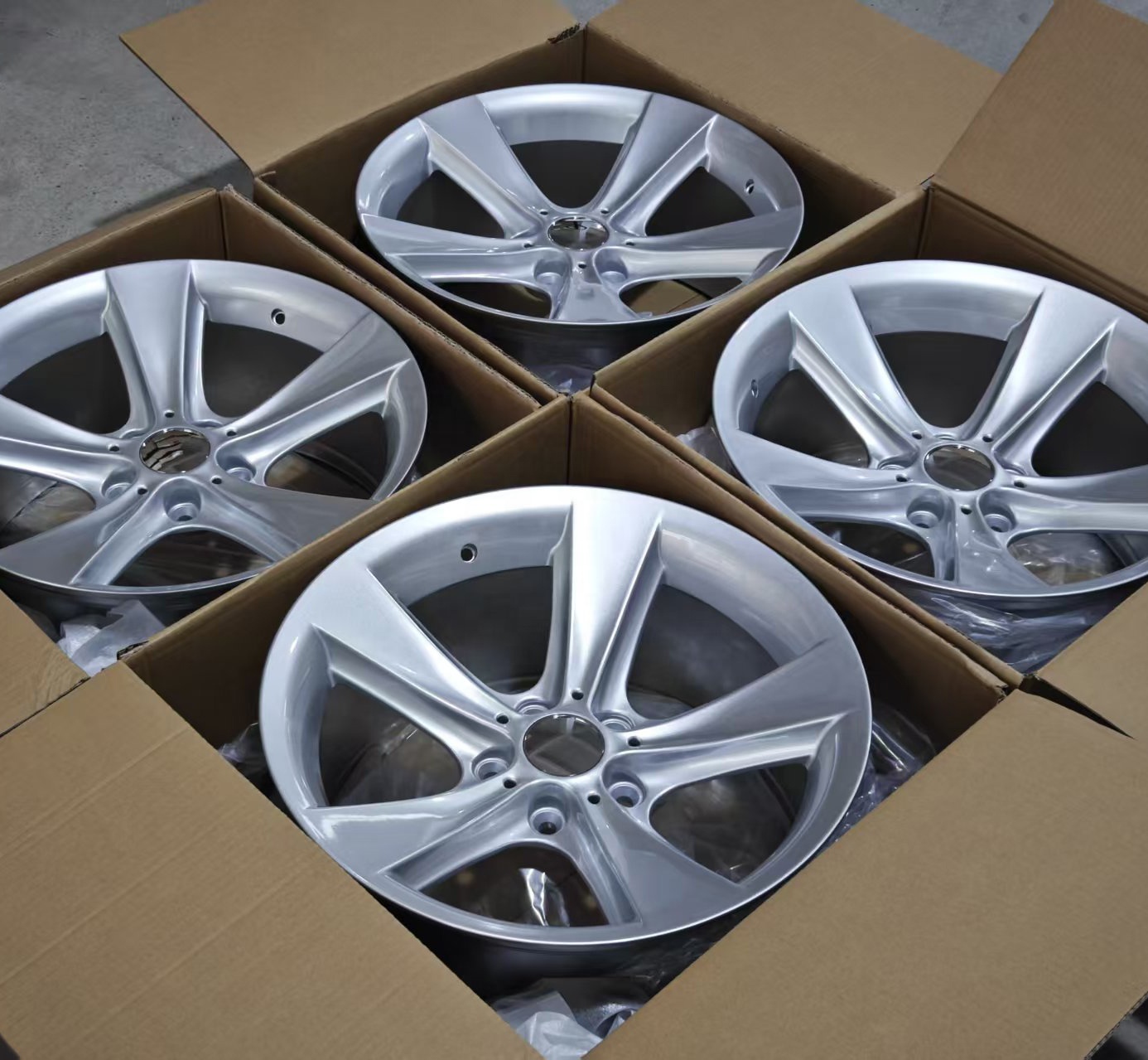 Verified Supplier BMW Style 128 Wheels Carbon Fiber Construction 