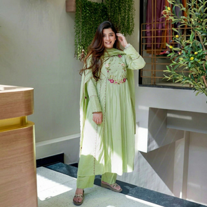 Conjunto de Kurta, Pantalón y Dupatta de Seda Chanderi para Mujer, Ropa Étnica de Fiesta, Estilo Aara, de Primera Calidad, Secado Rápido, para Toda Ocasión - Product Image 1