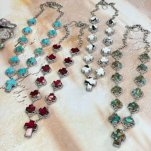 Collar Hecho a Mano de Plata de Ley con Rosa Roja, Dalia, Kingman, Turquesa Royston y Búfalo Blanco - Product Image 1