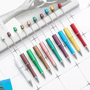 จุดขายส่งโปรโมชั่นสร้างสรรค์โลหะ DIY หลายสีพลาสติกลูกปัดปากกาปากกาสำหรับปากกาที่กำหนดเอง