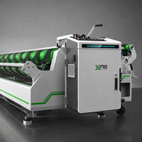 Équipement de découpe et de roulage d'herbe artificielle industrielle, largeur 4880 mm, entraînement servo pour utilisation sur les terrains de sport