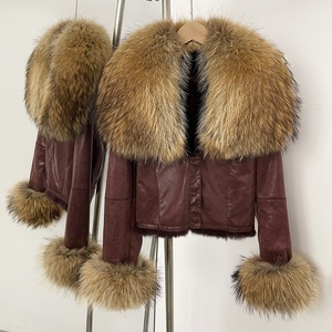 Nouveau style hiver européen et américain, poncho en daim et fourrure avec col en fourrure de raton laveur surdimensionné, <span class=keywords><strong>court</strong></span>, pour femme, streetwear, mode sexy - Product Image 2