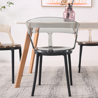 Chaise de salle à manger transparente avec accoudoir en plastique PP ambre clair à prix d'usine moderne
