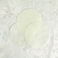 Tampon tonifiant semi-gel coloré bleu, concept rafraîchissant semi-gel, matière première sèche en tissu non tissé