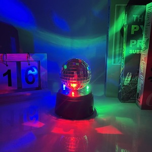 Lampe LED rotative en verre argenté, style boule disco, fabriquée à la main, mini-lumières de scène magiques pour fêtes, Nouvel An, Saint-Valentin - Product Image 1