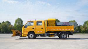 JMC petite balayeuse camion réservoir volume 5cbm balayeuse multifonctionnelle déneigement véhicule - Product Image 4
