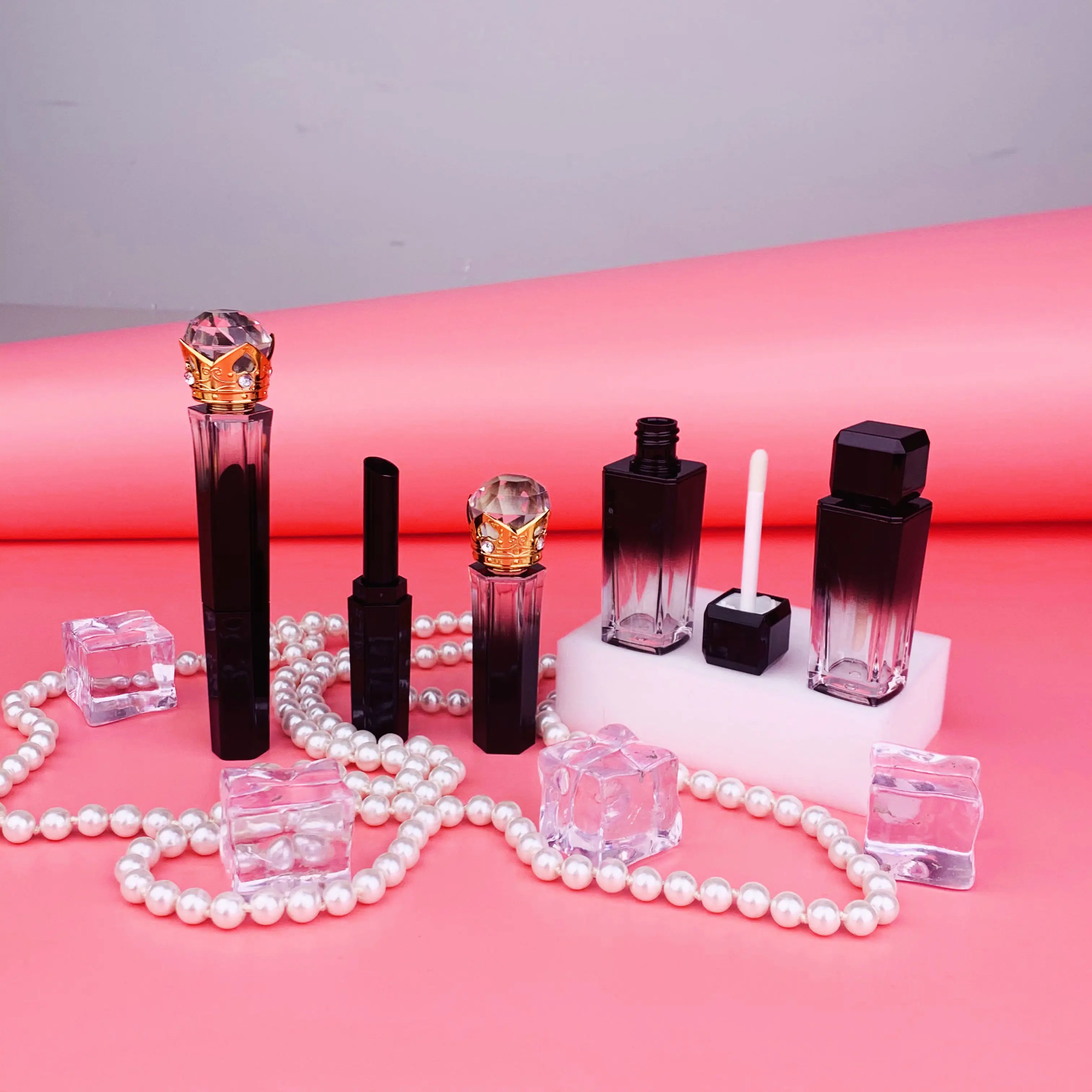 Luxury Lip Gloss Empty Tube 2022 New Manufacturer 4ml Lipstick Container Black Gold Crown Lip Gloss Tube