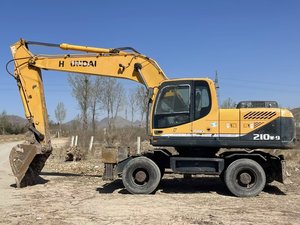Excavadora de Ruedas Hyundai 210W-9T de Segunda Mano en Venta, con Pocas Horas de Trabajo, Motor Cummins Eficiente, con Informe - Product Image 5