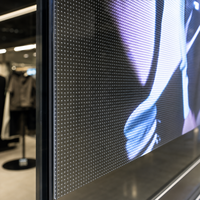Transparente LED-Folien-Fensterdisplay-Lösung für Mode-Bekleidungsgeschäfte