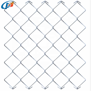 Clôture en treillis métallique de haute qualité avec revêtement en PVC, adaptée aux jardins et aux stades. - Product Image 6