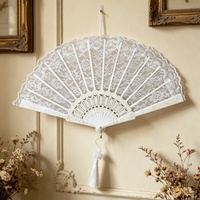 Éventail pliable en dentelle blanche avec logo personnalisé, pompon élégant, idéal pour les mariages, les douches nuptiales, les souvenirs et la décoration de fête