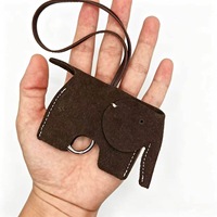 Porte-clés éléphant en cuir fait main, accessoire de sac portable, breloque de voiture, cadeau créatif et tendance, vente en gros