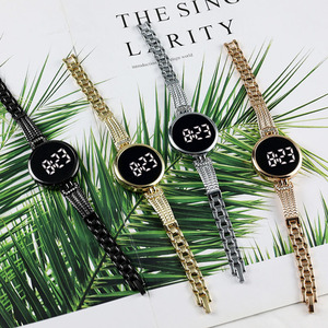 <span class=keywords><strong>Orologio</strong></span> <span class=keywords><strong>da</strong></span> Polso Vintage 6076 con LED Bianco, Bracciale Charm di Lusso in Lega Metallica per Donne - Product Image 2