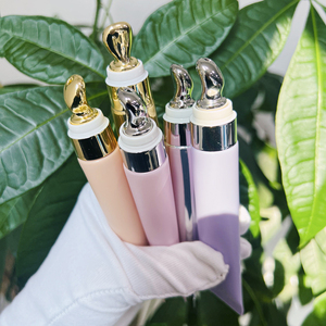 <span class=keywords><strong>Gloss</strong></span> repulpant extrême à succès : Sérum à l'acide hyaluronique pour des lèvres hydratées, nourrit et lisse les ridules - Product Image 2