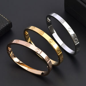 Brazalete de Lujo en Acero Inoxidable Chapado en Oro con Forma de Corazón, Cierre de Moda, Brazalete con Dijes de Circonita, Brazaletes de Moda - Product Image 1