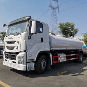 Camion-citerne ISUZU Giga 4x2 de 12 000 L pour le transport d'eau potable, en promotion - Product Image 3