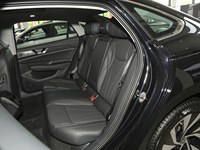 V-M Turbo Light Interior 2025 Berline d'affaires exécutive R18 Transmission automatique Conduite à gauche Nouvelle Confortable pour les trajets quotidiens