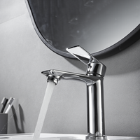 Robinet mitigeur d'évier de lavabo de salle de bain en laiton moderne robinet à levier unique eau chaude et froide monté sur le pont noyau de vanne en zinc caractéristique en céramique