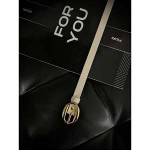 Cinturón para mujer Fiori con hebilla ovalada de aleación de doble punta, estilo casual, cinturón de cuero PU para uso diario - Product Image 1