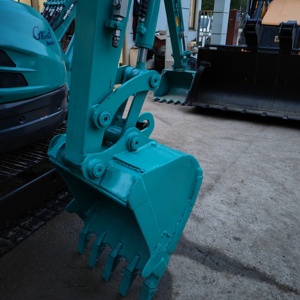 รถขุดไฮดรอลิกขนาดเล็ก Kobelco SK55SR มือสอง น้ำหนัก 5.5 ตัน นำเข้าจากญี่ปุ่น แบบหางสั้น สีเดิมจากโรงงาน ชั่วโมงการทำงานต่ำ - Product Image 3