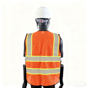 Светоотражающий жилет повышенной видимости, разработанный для максимальной функциональности, с множеством карманов для удобства и безопасности. - Product Image 3