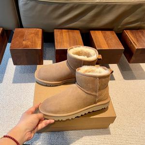 Nouvelles bottes classiques personnalisées de luxe pour l'automne/hiver, offrant chaleur, durabilité et résistance au glissement, idéales pour les activités décontractées en extérieur. - Product Image 3