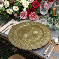Assiettes rondes de luxe en PP durable de 13 pouces avec motif gravé personnalisé pour les tables de mariage et de fête