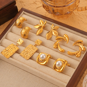 Pendientes chapados en oro de acero inoxidable Joker, diseño de fundición de perlas con sensibilidad, Nueva joyería - Product Image 4