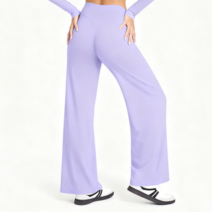 Pantalon de yoga évasé taille haute pour femme avec logo personnalisé, effet push-up, jambe large, pour la gym et le fitness - Product Image 4