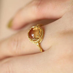 Anello da Cocktail da Donna T0148 con Quarzo Naturale, Montatura Rotonda, Gioiello di Moda per Fidanzamento - Product Image 3